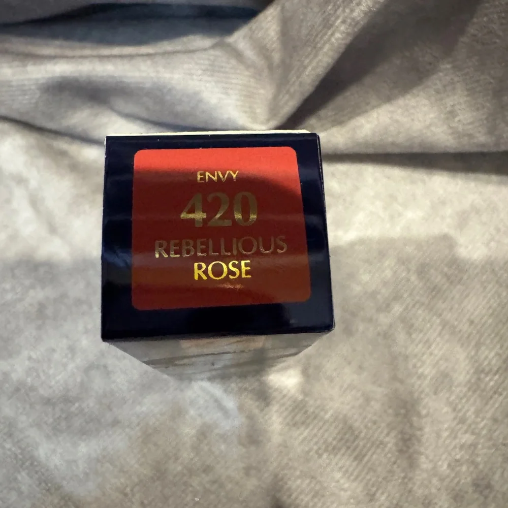 Estée Lauder Pure Color Envy Sculpting‎ Lipstick rebellious rose 420